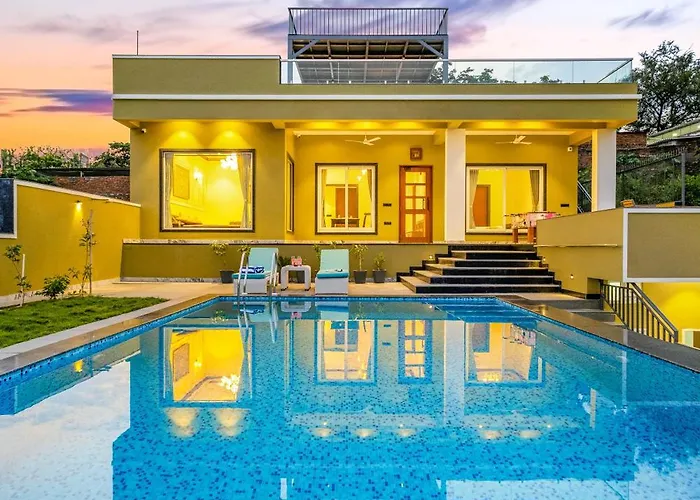 Elivaas Lakemount 2-Bhk Getaway With Private Pool, Open-Air Gazebo & Terrace At Fatehsagar Lake