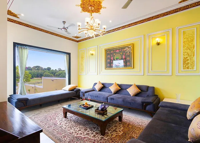 Elivaas Lakemount 2-Bhk Getaway With Private Pool, Open-Air Gazebo & Terrace At Fatehsagar Lake